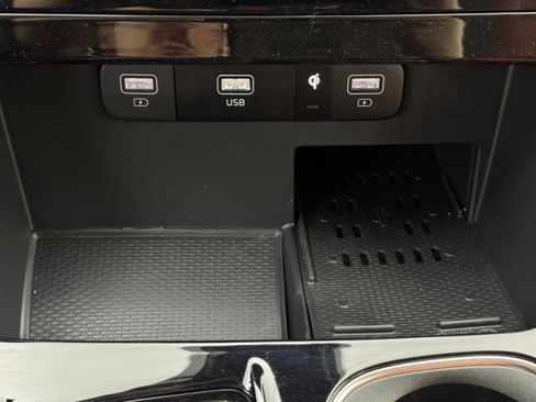 Used 2024 Kia Carnival SX image 30