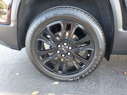 Used 2022 GMC Acadia SLT w/ Elevation Edition image 5