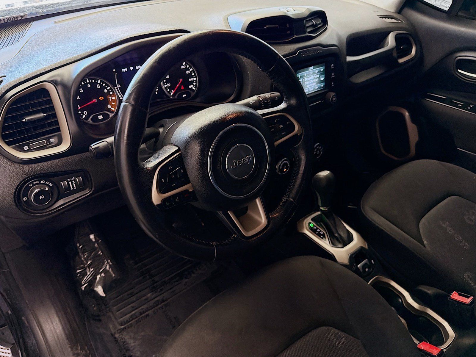 Used 2016 Jeep Renegade Latitude FWD image 7