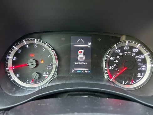 Used 2021 Toyota Highlander LE FWD image 24