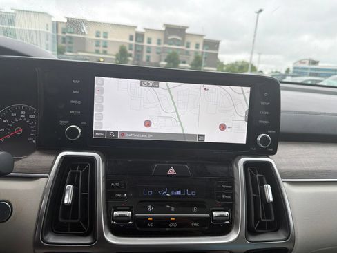 Used 2023 Kia Sorento S w/ Panoramic Sunroof Package AWD/4WD image 14