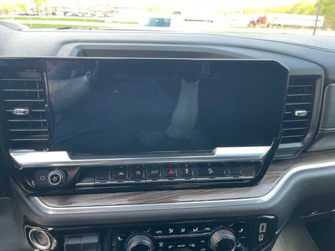 Used 2025 Chevrolet Silverado 1500 LT AWD/4WD image 11