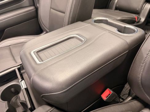 Used 2023 GMC Yukon Denali AWD/4WD image 39