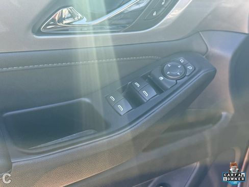 Certified 2022 Chevrolet Traverse LT FWD image 18