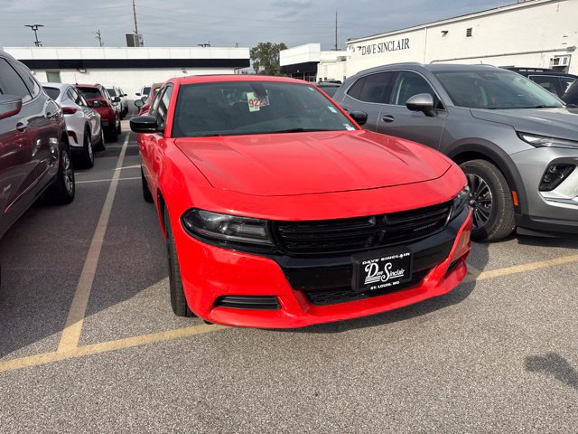 Used 2017 Dodge Charger SE w/ Blacktop Package RWD image 5