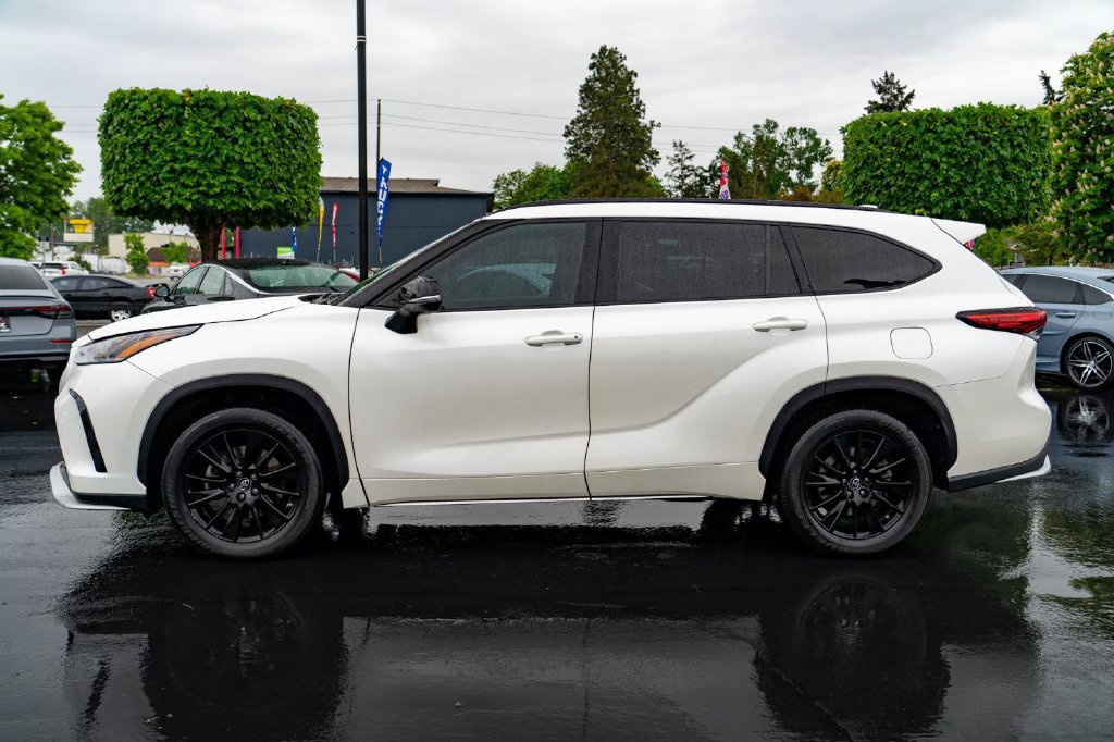 Used 2021 Toyota Highlander XSE AWD/4WD image 14