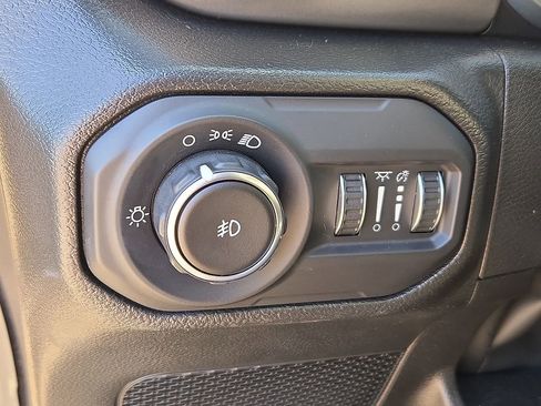 Used 2022 Jeep Wrangler Unlimited Sport image 25