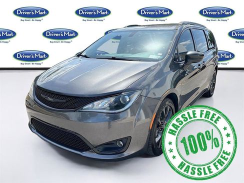 Used 2020 Chrysler Pacifica Touring-L Plus w/ S Appearance Package FWD image 3