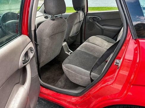 Used 2003 Ford Focus SE FWD image 12