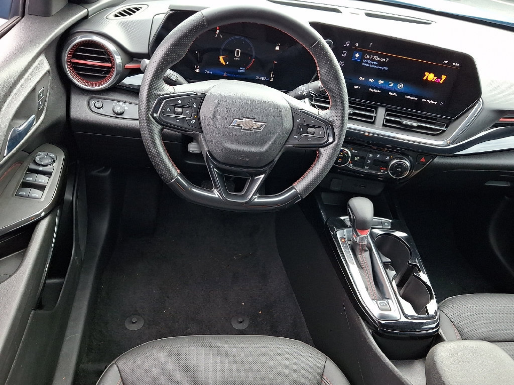 Used 2024 Chevrolet Trax RS w/ Driver Confidence Package FWD image 2