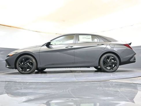 Used 2026 Hyundai Elantra Sport FWD image 41