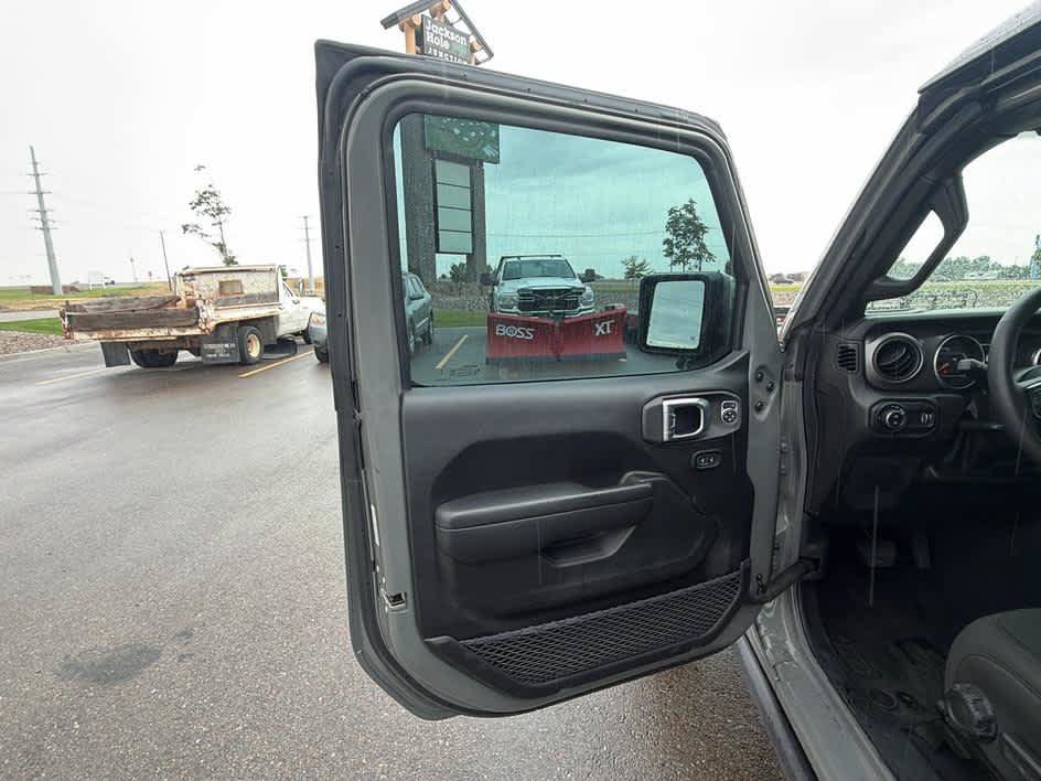 Used 2023 Jeep Gladiator Sport AWD/4WD image 10