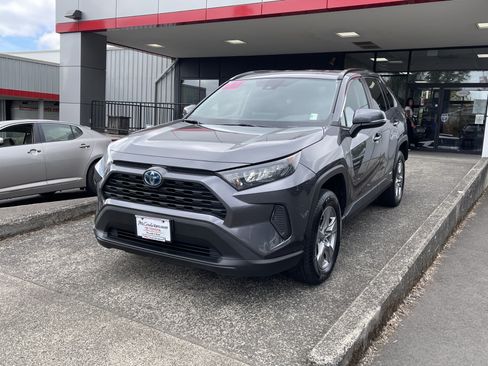 Certified 2022 Toyota RAV4 LE AWD/4WD image 3