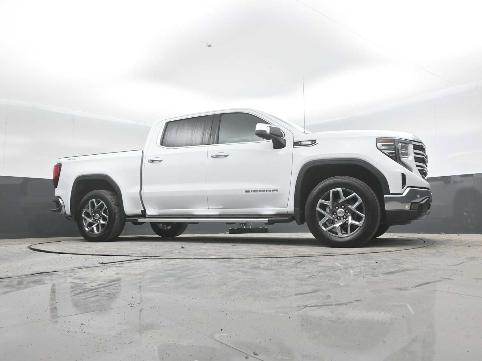 Used 2024 GMC Sierra 1500 SLT w/ SLT Premium Plus Package AWD/4WD image 44