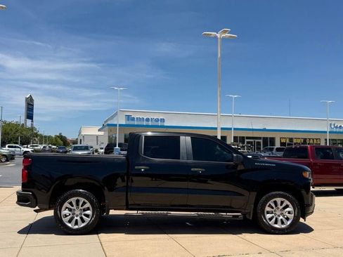 Used 2019 Chevrolet Silverado 1500 Custom w/ Custom Value Package RWD image 4