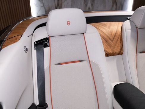 Used 2016 Rolls-Royce Dawn RWD image 17