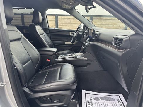 Used 2022 Ford Explorer Limited image 12