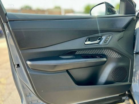 Used 2023 Nissan Ariya FWD image 12