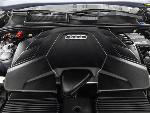 Used 2022 Audi Q8 Premium image 24