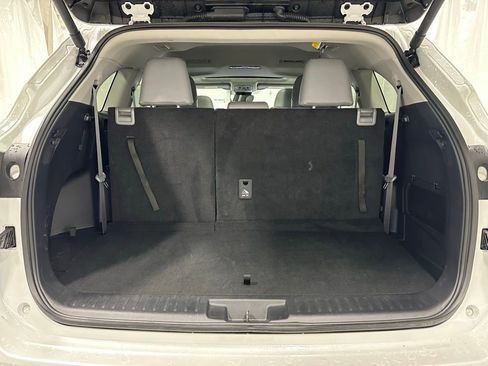 Used 2025 Toyota Highlander XLE image 53