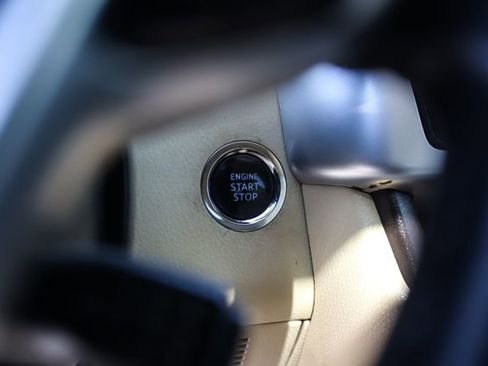 Used 2017 Toyota Highlander Limited w/ Carpet Mat Package image 30