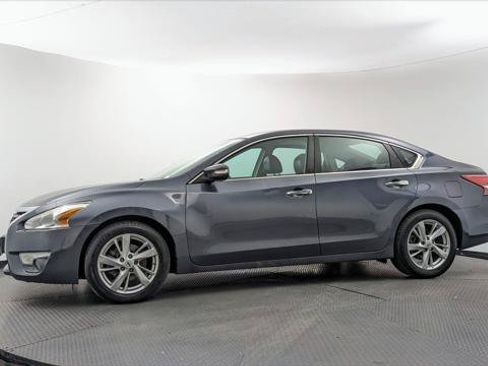 Used 2013 Nissan Altima 2.5 SL w/ Technology Pkg FWD image 3