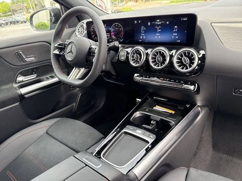 Certified 2025 Mercedes-Benz GLA 250 image 18