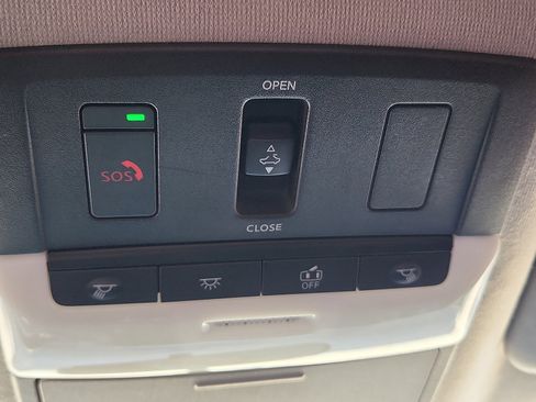 Used 2024 Nissan Sentra SR w/ SR Premium Package FWD image 17