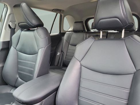 Used 2023 Toyota RAV4 XLE Premium image 18