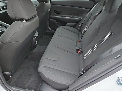 Used 2025 Hyundai Elantra SEL FWD image 13