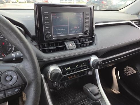 Used 2020 Toyota RAV4 LE w/ All Weather Liner Package AWD/4WD image 18