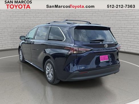 New 2026 Toyota Sienna XLE image 7