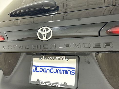 Used 2025 Toyota Grand Highlander FWD image 27