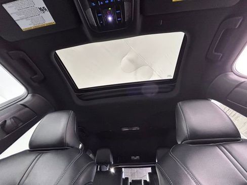 Used 2022 Toyota Highlander XSE image 28