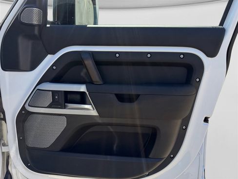 Used 2024 Land Rover Defender 130 S image 24