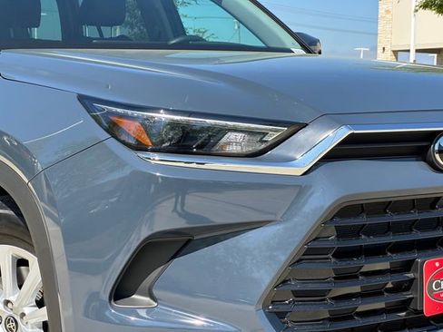 Used 2025 Toyota Grand Highlander FWD image 3