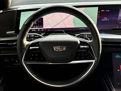 Used 2025 Cadillac Escalade Premium Luxury RWD image 15