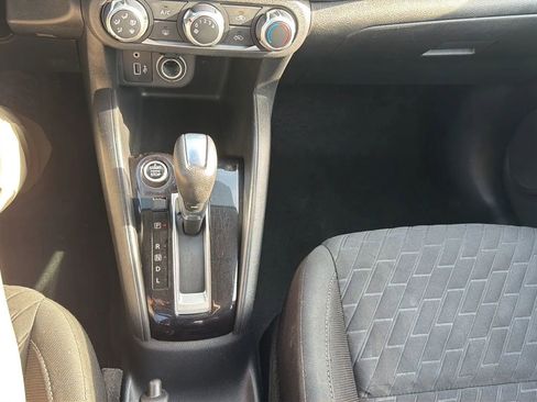 Used 2021 Nissan Kicks S image 34