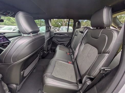 New 2025 Jeep Grand Cherokee Altitude image 12