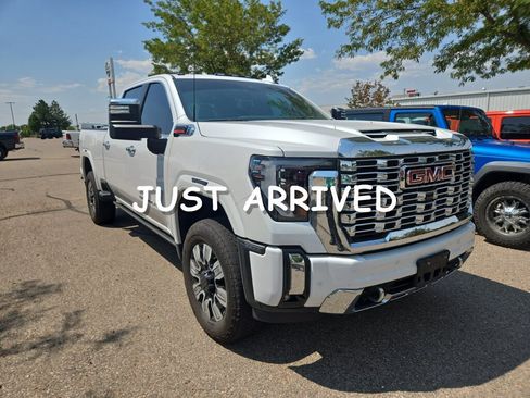 Used 2024 GMC Sierra 2500 Denali w/ Denali Reserve Package AWD/4WD image 1