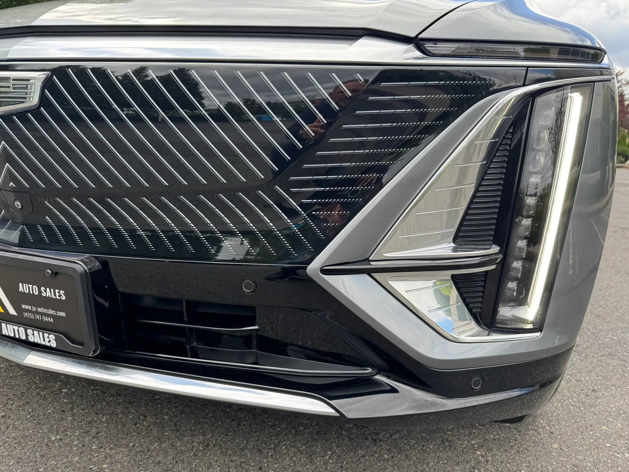 Used 2023 Cadillac Lyriq AWD image 14