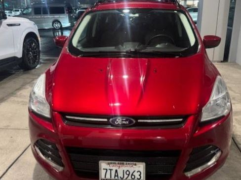 Used 2016 Ford Escape SE image 2