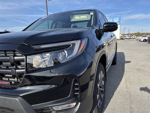 Used 2025 Honda Ridgeline Sport image 14