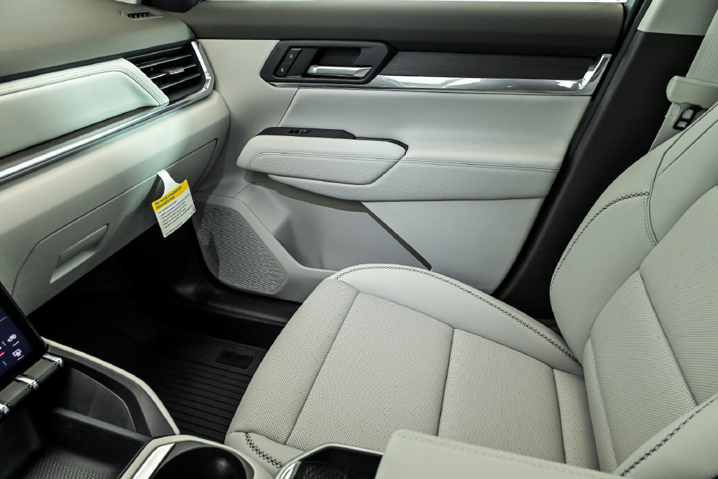 New 2027 GMC Terrain Denali w/ LPO, Floor Liner Package AWD/4WD image 18