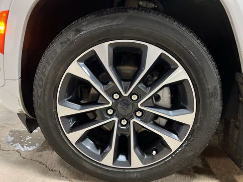 Used 2023 Jeep Grand Cherokee Overland w/ Advanced Protech Group III image 30