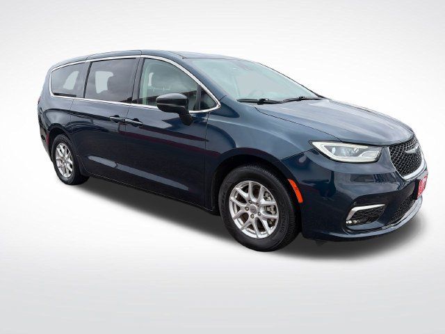 Used 2024 Chrysler Pacifica Touring-L FWD image 10