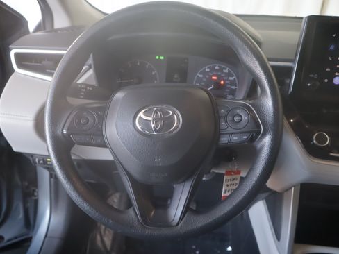 Used 2024 Toyota Corolla Cross L image 12