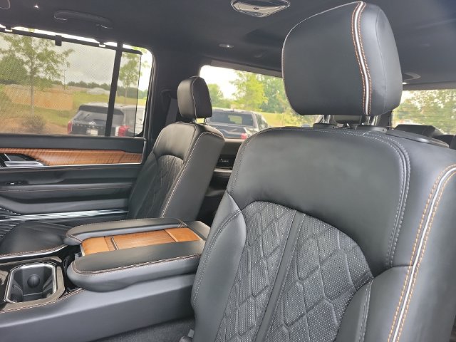 Used 2022 Jeep Grand Wagoneer Series III AWD/4WD image 17
