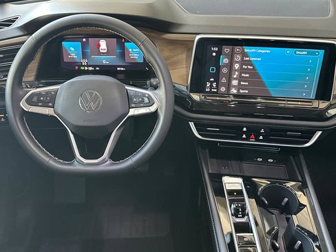 Used 2025 Volkswagen Atlas SE FWD image 14