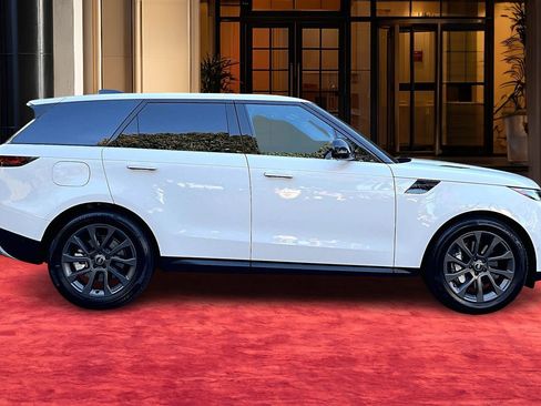 Used 2025 Land Rover Range Rover Sport image 13